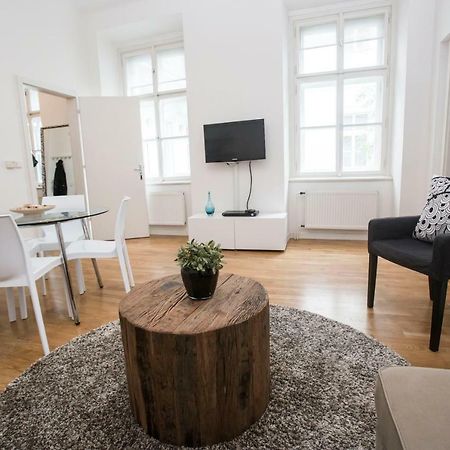 Quiet Apartment With Balcony Charles Bridge Praha Exteriér fotografie